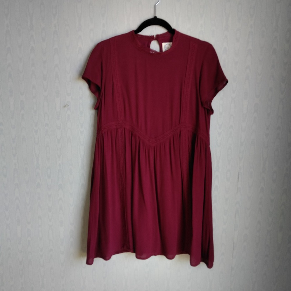 Francesca's Blue Rain Medium Lace Trim Short Sleeve Crepe Burgundy Mini Dress